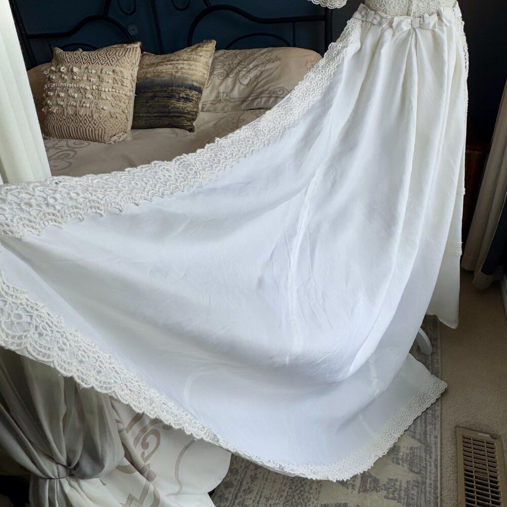 Vintage 1950s Wedding Dress and Removable Train - Picture 9 of 16